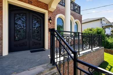 Video & Pictures: Welcome to 25 Maple Grove Street, a stunning - photo 6