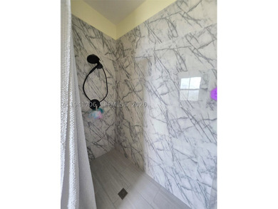 Spacious two-story single-family home offering 3 bedrooms, 2 - photo 22
