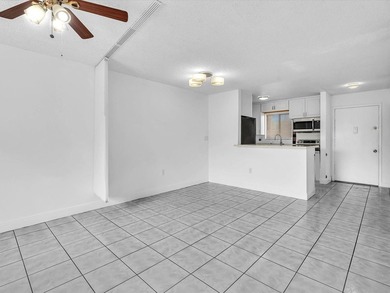Charming 1-bedroom, 1-bath first-floor corner unit in Forest - photo 26