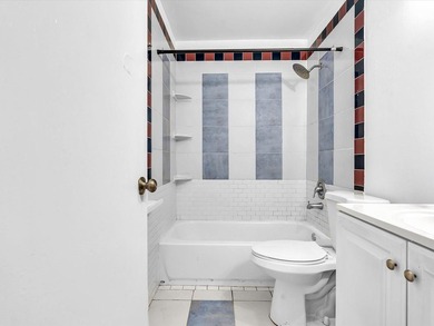Charming 1-bedroom, 1-bath first-floor corner unit in Forest - photo 27