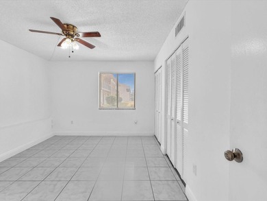 Charming 1-bedroom, 1-bath first-floor corner unit in Forest - photo 29