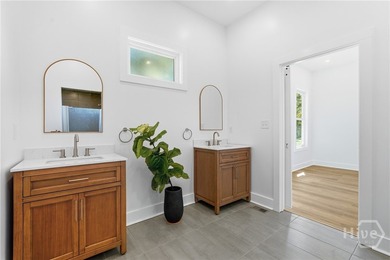 Beautifully renovated 4-bedroom, 4-bath home that perfectly - photo 44