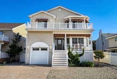 Welcome to this exceptional bayside retreat offering nearly 2 - photo 1