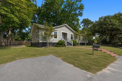 Welcome to this beautiful home in the heart of West Ashley - photo 2