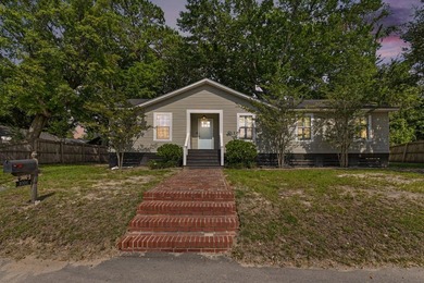 Welcome to this beautiful home in the heart of West Ashley - photo 3