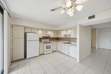 Spacious 2-bedroom, 2-bath corner unit located on the second - photo 3