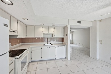 Spacious 2-bedroom, 2-bath corner unit located on the second - photo 4