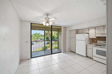 Spacious 2-bedroom, 2-bath corner unit located on the second - photo 5