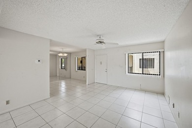 Spacious 2-bedroom, 2-bath corner unit located on the second - photo 8