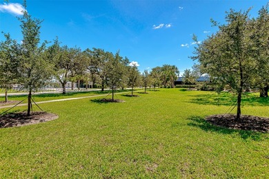 Free standing on a large corner lot commercial building - photo 5