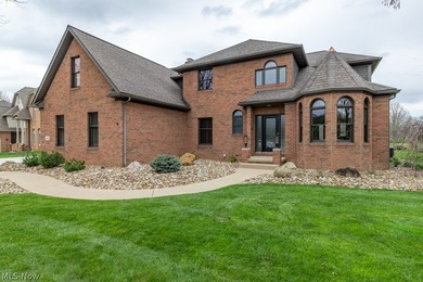 Welcome to an extraordinary, fully reimagined Colonial estate in - photo 2