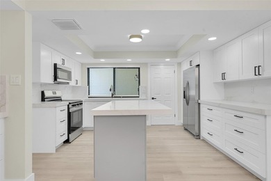 An exceptionally remodeled 2 bedroom 2 bathroom villa in the - photo 2