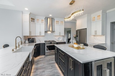 Welcome to an extraordinary, fully reimagined Colonial estate in - photo 10