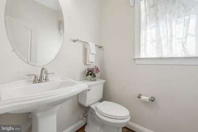 Nestled within the peaceful Ridgefield Estates, this exquisite - photo 10