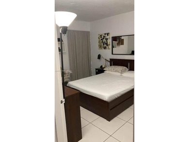 Discover this 2-bedroom, 1-bathroom apartment on the 4th floor