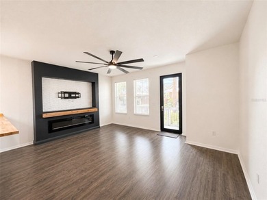 Rare opportunity to own a beautifully refreshed 2-bedroom - photo 3