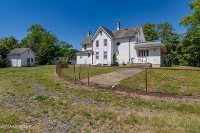 Don't miss this large home with a 5 room rental apartment on 2nd - photo 7