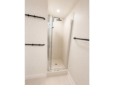 Rare opportunity to own a beautifully refreshed 2-bedroom - photo 8