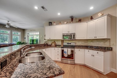 This custom built, full brick, 3 bed, 2.5 bath with bonus room - photo 10