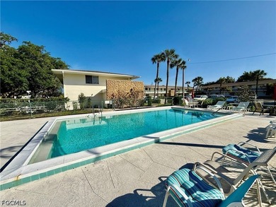 Popular Fairways Condo overlooking the GOLF COURSE, CORNER END - photo 3