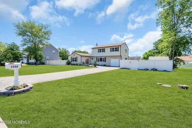 *** 6 BEDROOM COLONIAL *** 3 FULL BATHROOMS *** WHOLE HOUSE - photo 5