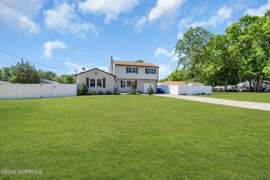 *** 6 BEDROOM COLONIAL *** 3 FULL BATHROOMS *** WHOLE HOUSE - photo 6