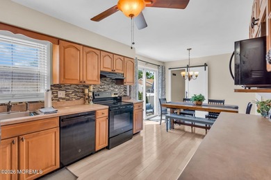 *** 6 BEDROOM COLONIAL *** 3 FULL BATHROOMS *** WHOLE HOUSE - photo 9