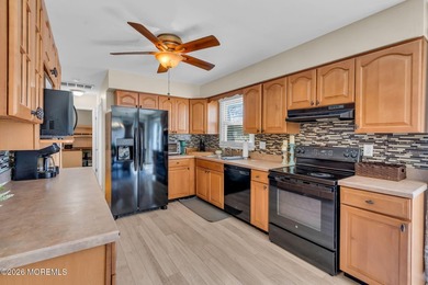 *** 6 BEDROOM COLONIAL *** 3 FULL BATHROOMS *** WHOLE HOUSE - photo 10
