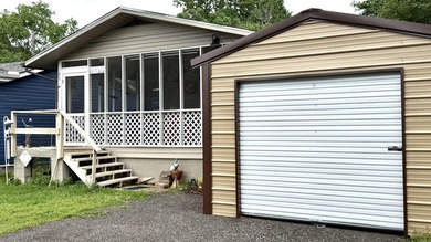 Fully renovated lakefront retreat on Lake Conway! This - photo 2