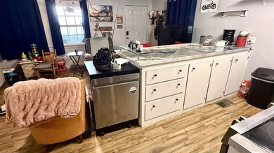 Fully renovated lakefront retreat on Lake Conway! This - photo 4