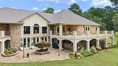 Tucked away in peaceful seclusion, this stunning executive home - photo 4