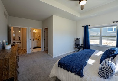 Beautifully maintained modern home with one level living space - photo 4