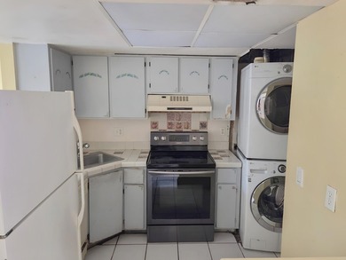 2BD/2BA, Open layout, central A/C, and in-unit laundry hookups - photo 6