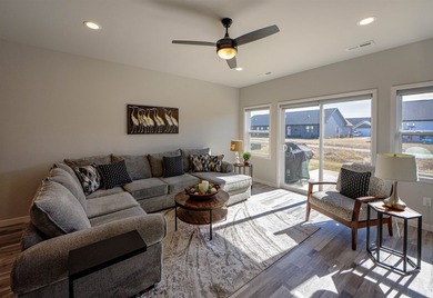 Beautifully maintained modern home with one level living space - photo 10