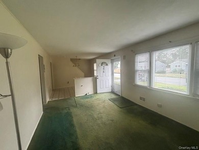 Copiague South Dormered Cape with Garage & Full Basement with - photo 4