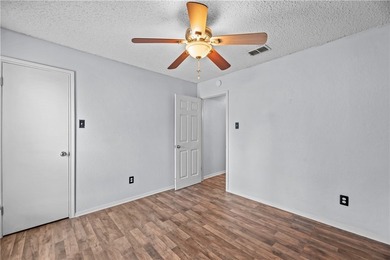 Step into this charming 3 bedroom, 2 bathroom house located in - photo 15
