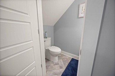 GATED LAKE COMMUNITY. 4 BEDROOMS. 3 BATHS. 1+ ACRE. NEAR - photo 31