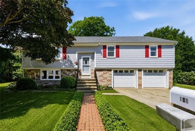 Welcome to 18 Continental Drive in desirable Middletown! This - photo 1
