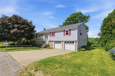 Welcome to 18 Continental Drive in desirable Middletown! This - photo 2