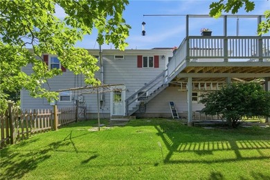 Welcome to 18 Continental Drive in desirable Middletown! This - photo 3