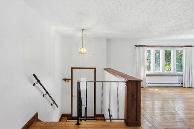 Welcome to 18 Continental Drive in desirable Middletown! This - photo 4
