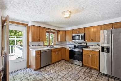 Welcome to 18 Continental Drive in desirable Middletown! This - photo 5