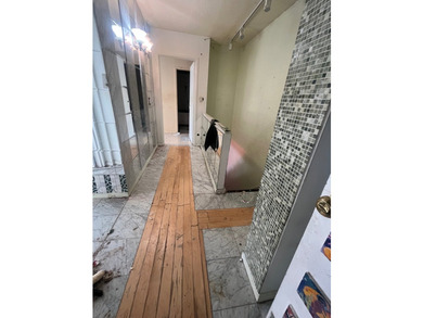 ***HANDYMAN SPECIAL, AS IS LISTING**** This unique (3) bed - photo 15