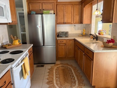 This is a beautifully kept Mobile Home. MOVE IN READY! New Roof - photo 8