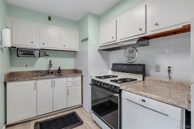Welcome to this charming three-bedroom, one-bath home, perfectly - photo 10
