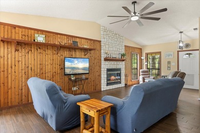 Looking for a spectacular lake front home extremely well - photo 12