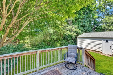 Charming 4-bedroom, 1-bath Cape located mid-block on a quiet - photo 3