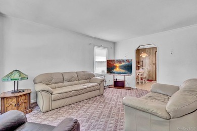 Charming 4-bedroom, 1-bath Cape located mid-block on a quiet - photo 4