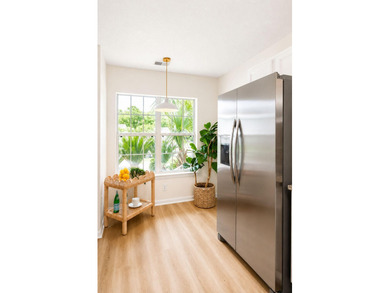 UPDATED PHOTOS! This adorable garden home has been completely - photo 5