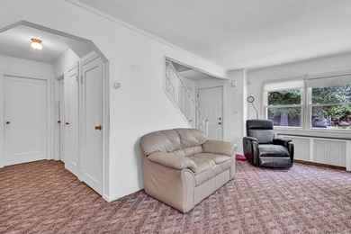 Charming 4-bedroom, 1-bath Cape located mid-block on a quiet - photo 6